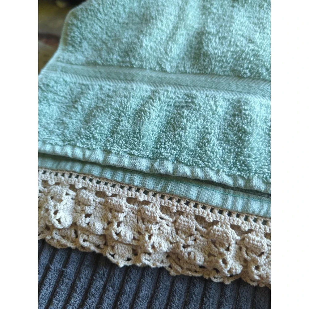 Vintage Stevens Cotton Bath Towel Set With Hand Crocheted Trim Sea Foam Green